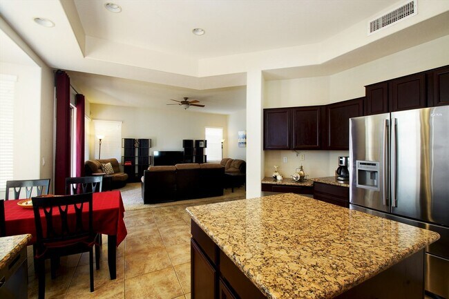 Building Photo - 4 Bedroom Furnished Gilbert Home