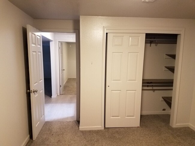 Building Photo - House For Lease