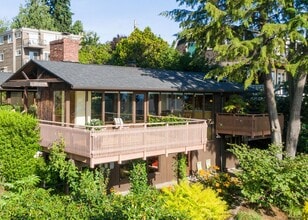 Building Photo - 4Bd/2.75Ba Seattle House