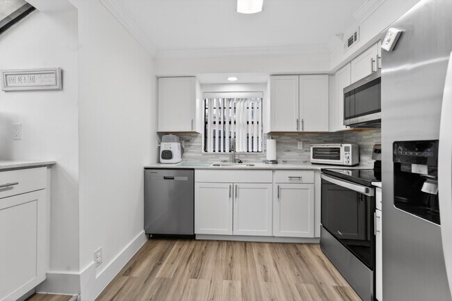 Building Photo - 1672 Cypress Pointe Dr