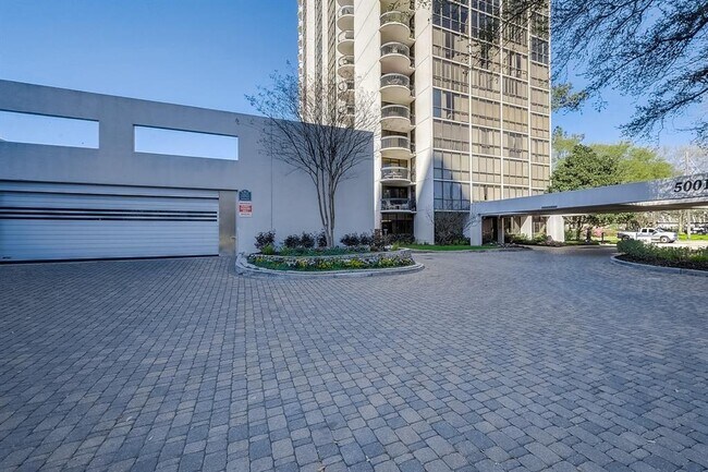 Building Photo - 5001 Woodway Dr