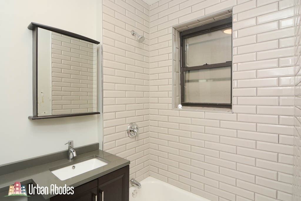 Building Photo - 4415 N Wolcott Ave