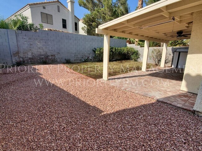 Building Photo - GORGEOUS~UPDATED~ 3 BEDROOM 2 BATH IN THE MATURE LAKES COMMUNITY