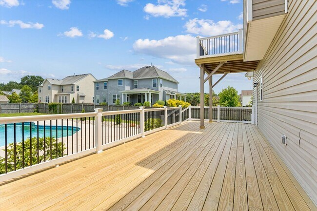 Building Photo - Renovated 5-bedroom 3.5-bathroom home loca...