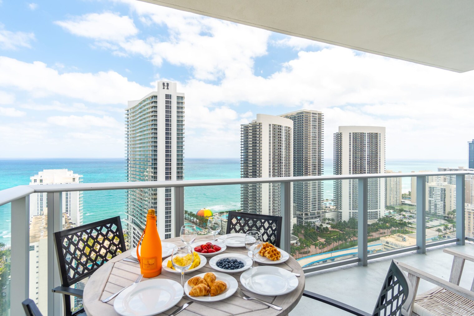 Building Photo - 4010 S Ocean Dr