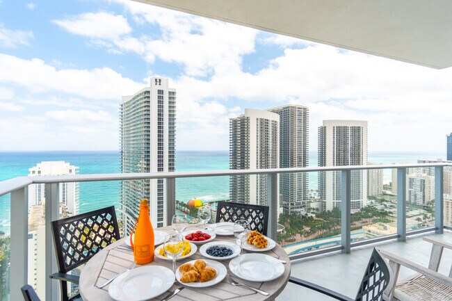 Building Photo - 4010 S Ocean Dr