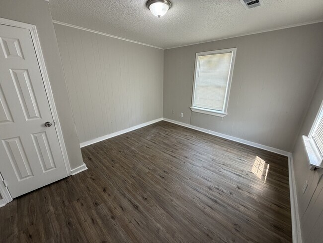 Building Photo - 2156 Ethlyn Ave