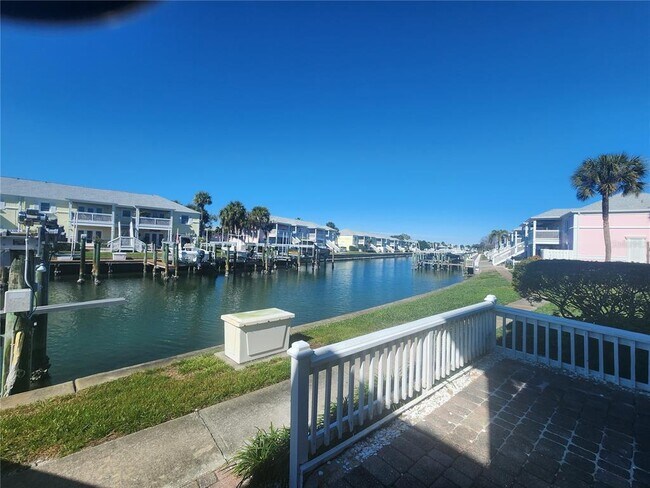 Building Photo - 5215 Coquina Key Dr SE