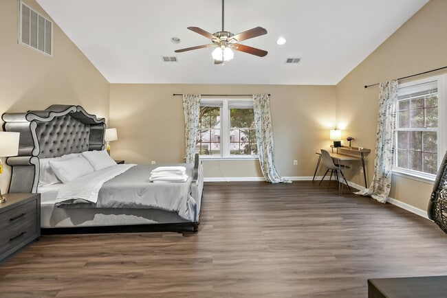 Building Photo - 9 S Walter Reed Dr