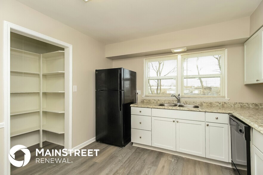 Building Photo - 11805 E Lawndale Ave