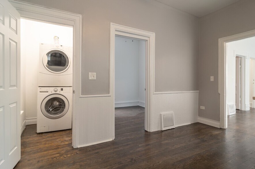 Laundry/den - 1714 N Whipple St