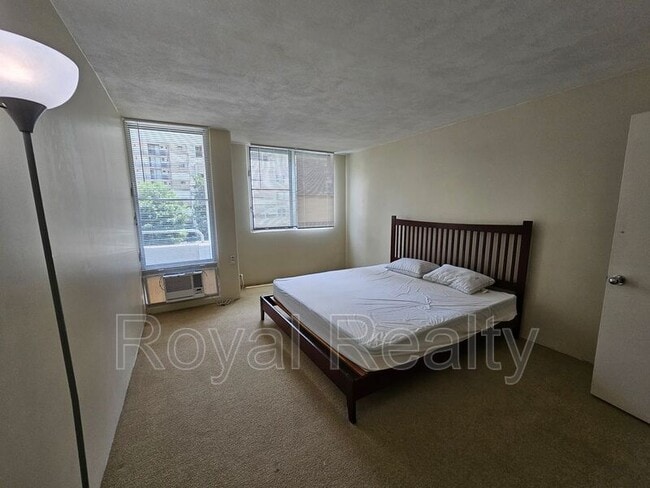 Building Photo - 430 Kaiolu St