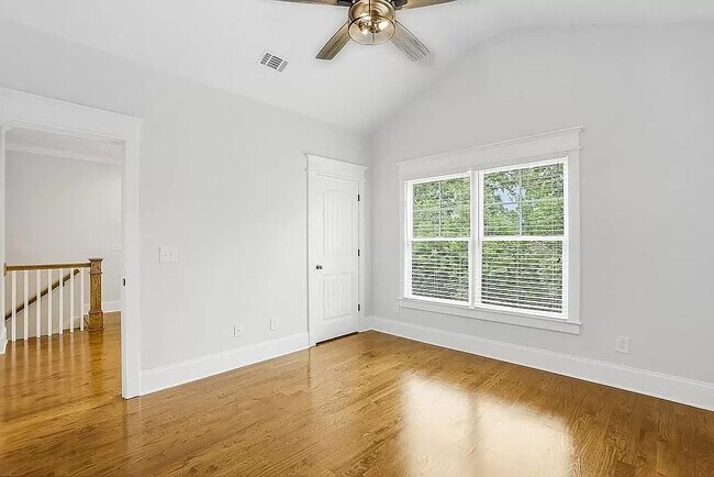 Building Photo - 3226 Cates Ave NE