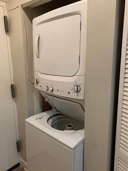 Building Photo - 6309 N Albany Ave