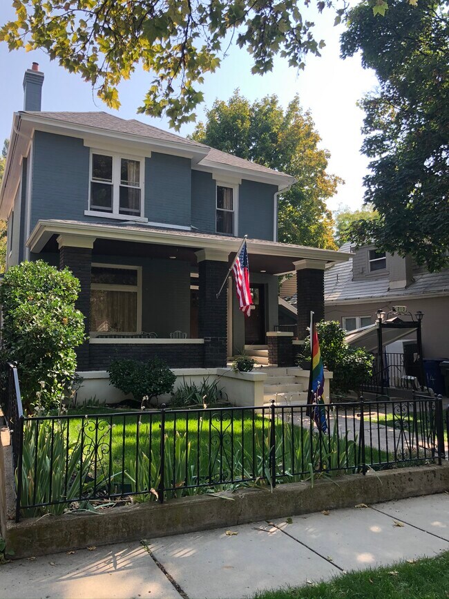 Building Photo - 214 N Canyon Rd