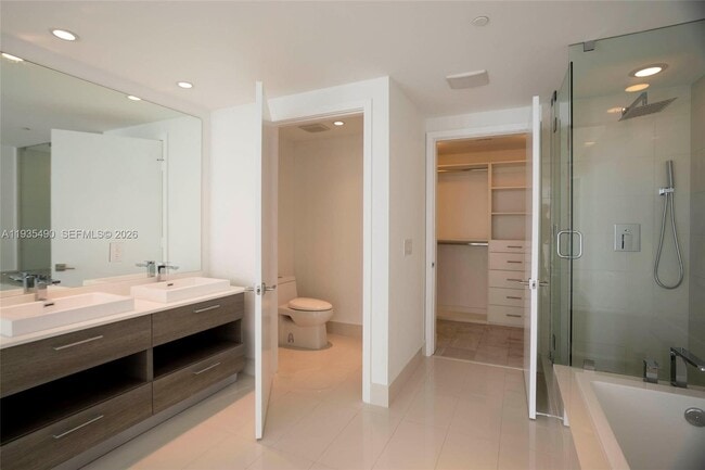 Building Photo - 650 NE 32nd St