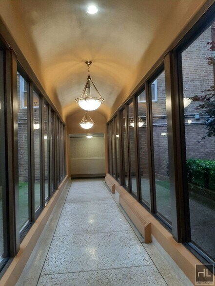 Building Photo - GRAND CENTRAL PARKWAY