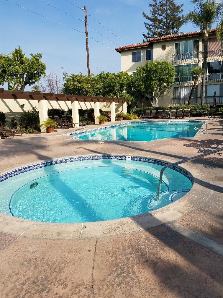 Heated jacuzzi - 12830 Burbank Blvd