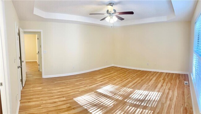 Building Photo - 4594 Meadows Rd SW