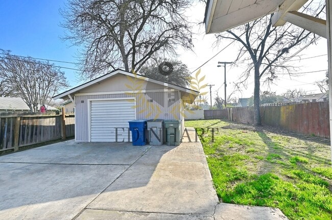 Building Photo - 630 E Dudley Ave