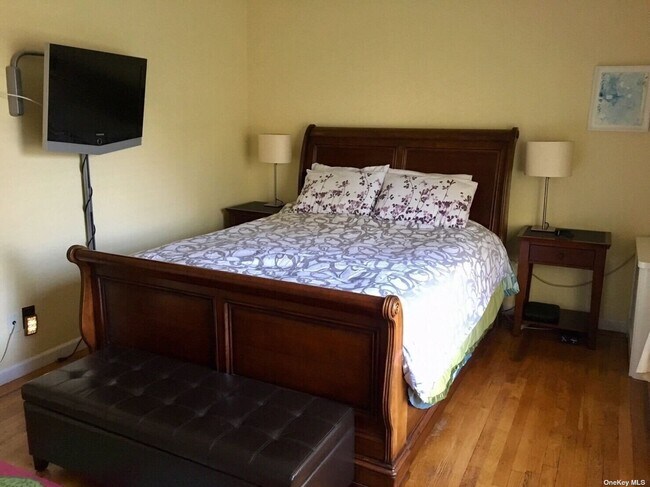 Building Photo - 68-41 Harrow St