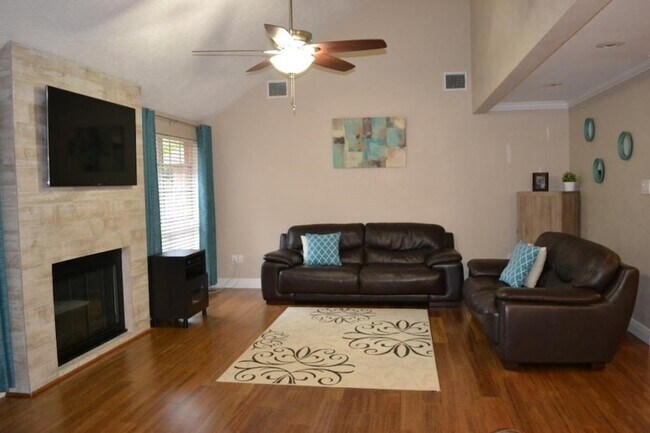 Building Photo - 43 Hickory Oak Dr