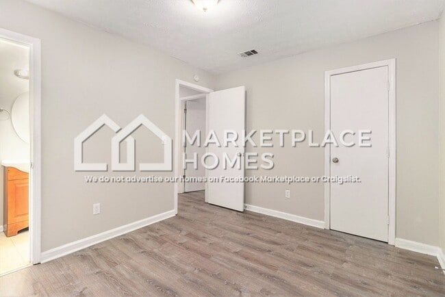 Building Photo - 3004 Twelve Oaks Cir