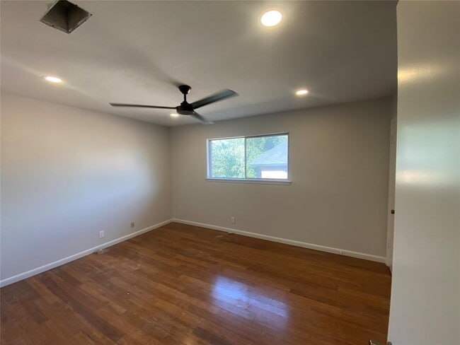 Building Photo - 2222 Mission Hill Dr