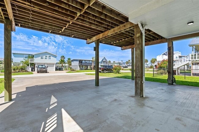 Building Photo - 3923 Reeves Dr