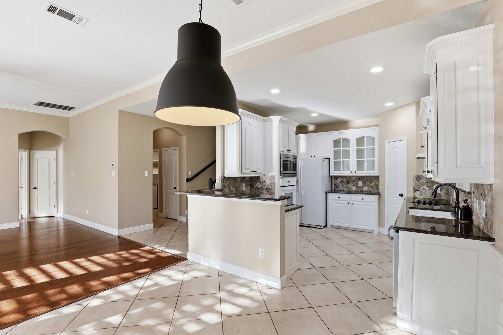 Building Photo - 1101 Countryhill Dr