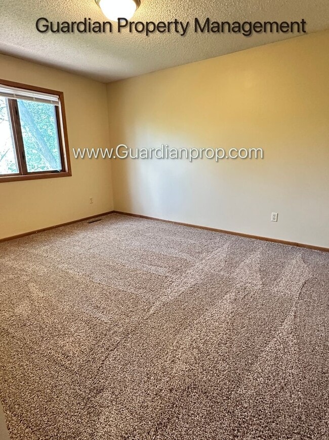 Building Photo - Rosemount Single Family Home, Corner lot, ...