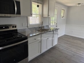 Building Photo - 4 Crescent