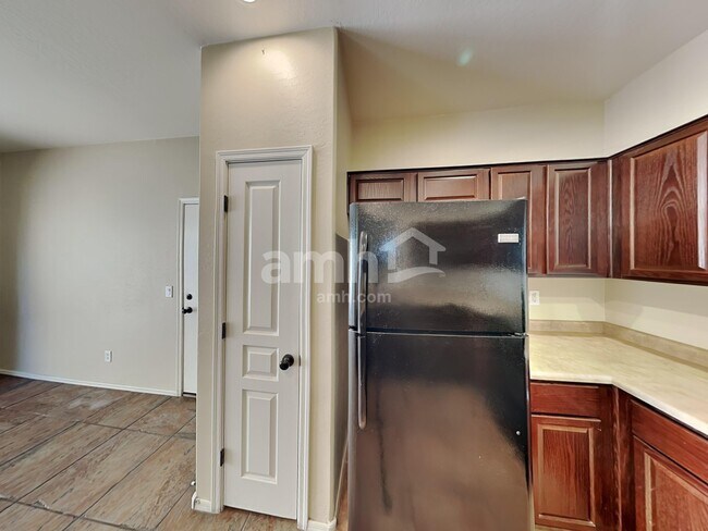 Building Photo - 3774 E Santa Fe Ln