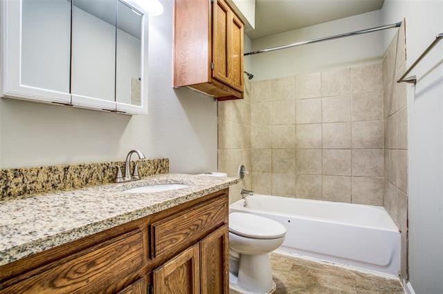 Building Photo - 3825 Camelot St