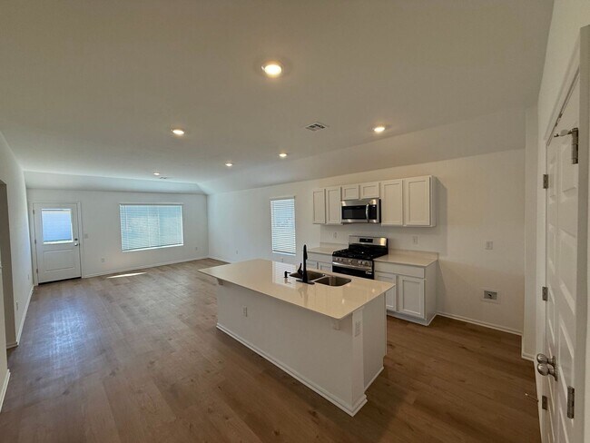 Building Photo - Brand New 4 Bedroom 2 Bath Home in Mustang Schools