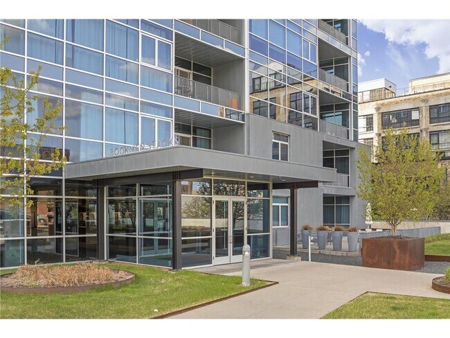 Building Photo - 345 6th Ave N