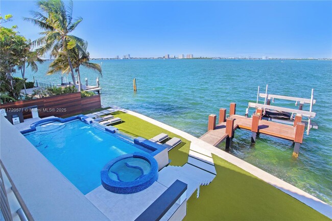 Building Photo - 7988 Biscayne Point Cir