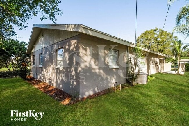 Building Photo - 909 Fort Ln Dr