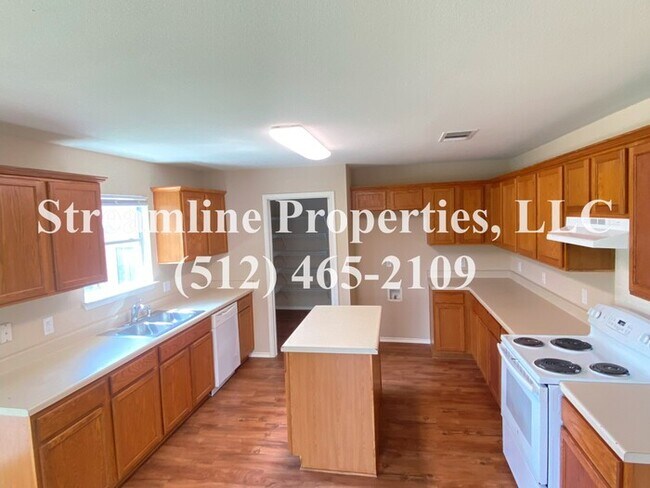 Building Photo - Beautiful 3 bedroom, 3 bathroom and study ...