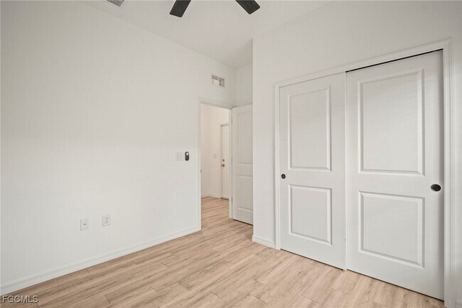Building Photo - 627 SE 13th Pl