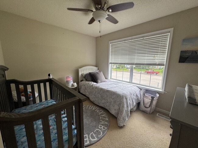 Building Photo - Spacious Three Bedroom Home