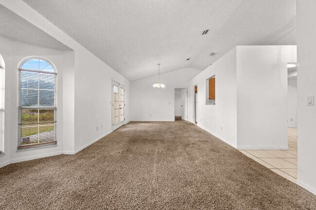 Building Photo - 3BR, 2BA available now in Silver Springs Shores