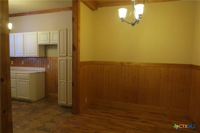 Building Photo - 202 S Mesquite St