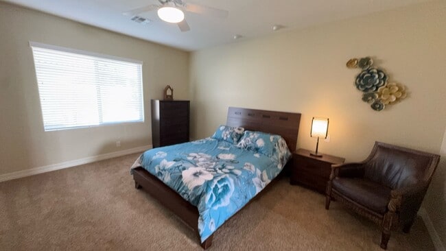 Building Photo - Sunland Springs Village