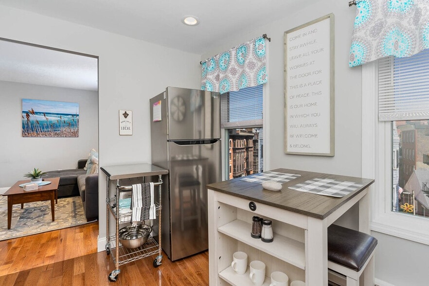 Building Photo - 25 Clark St