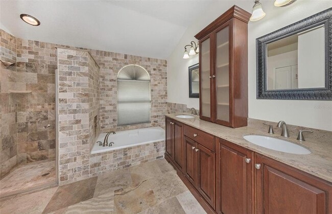 Building Photo - 15002 Rocky Ledge Dr
