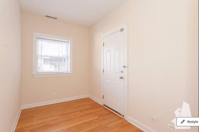Building Photo - 1 bedroom in Chicago IL 60657