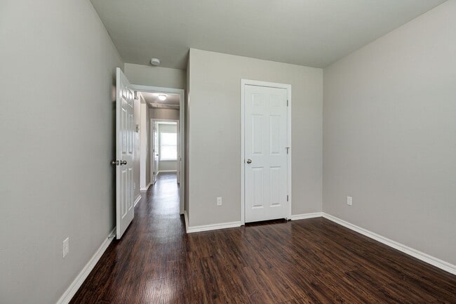 Building Photo - Gorgeous 3 Bed 2 Bath in Moore/SE OKC