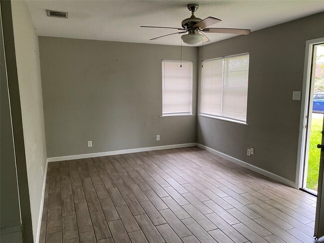 Building Photo - 612 N Avenue B