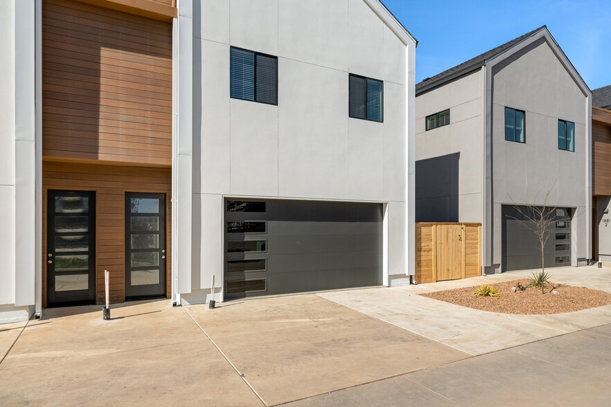 Primary Photo - 1889 Notre Dame Blvd